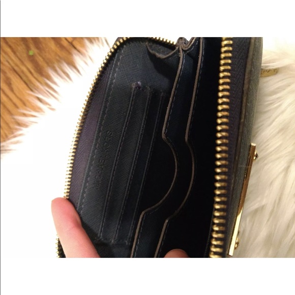 Michael Kors wallet - Picture 4 of 8